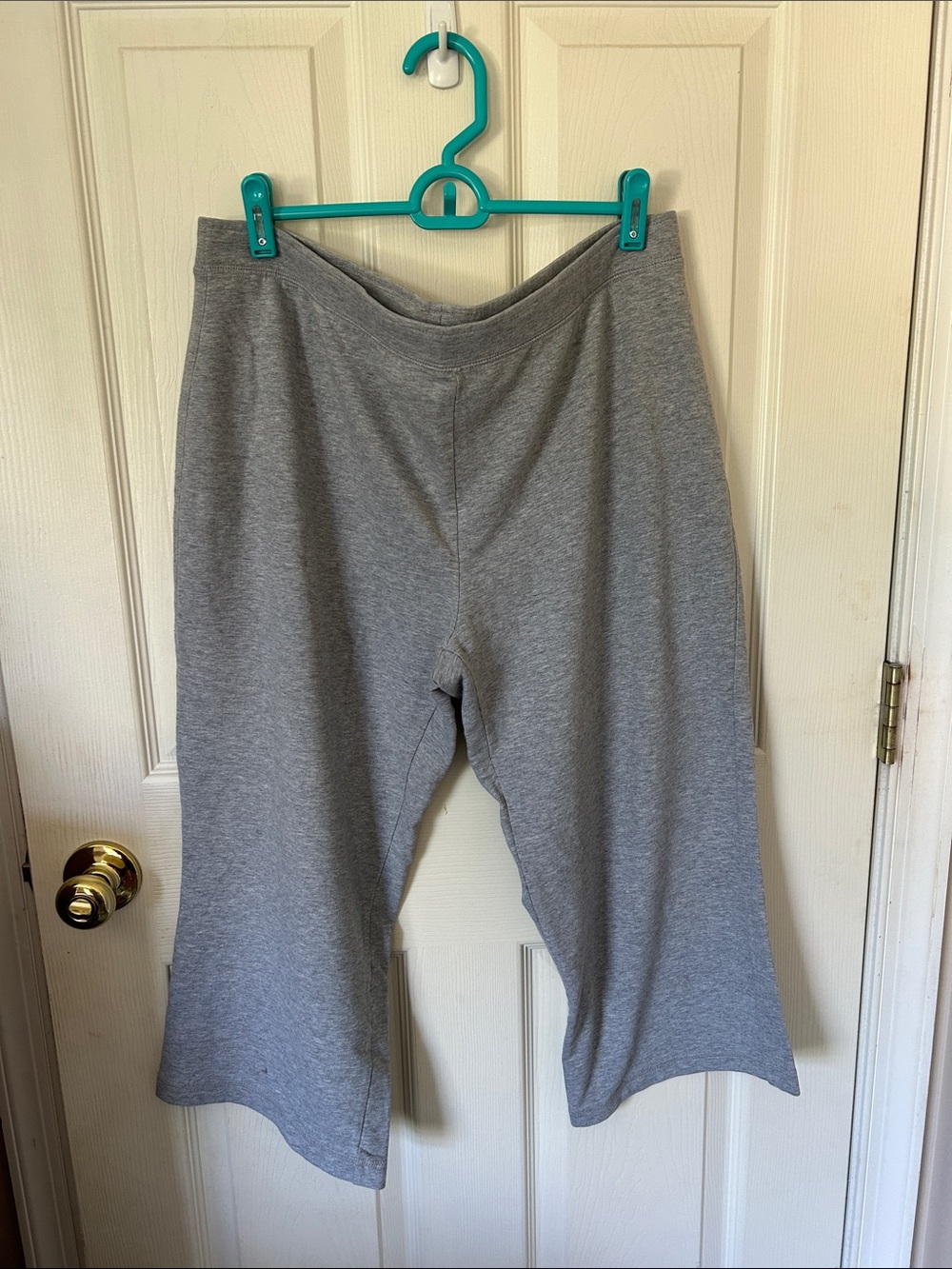 Women’s Gray Capri Pants